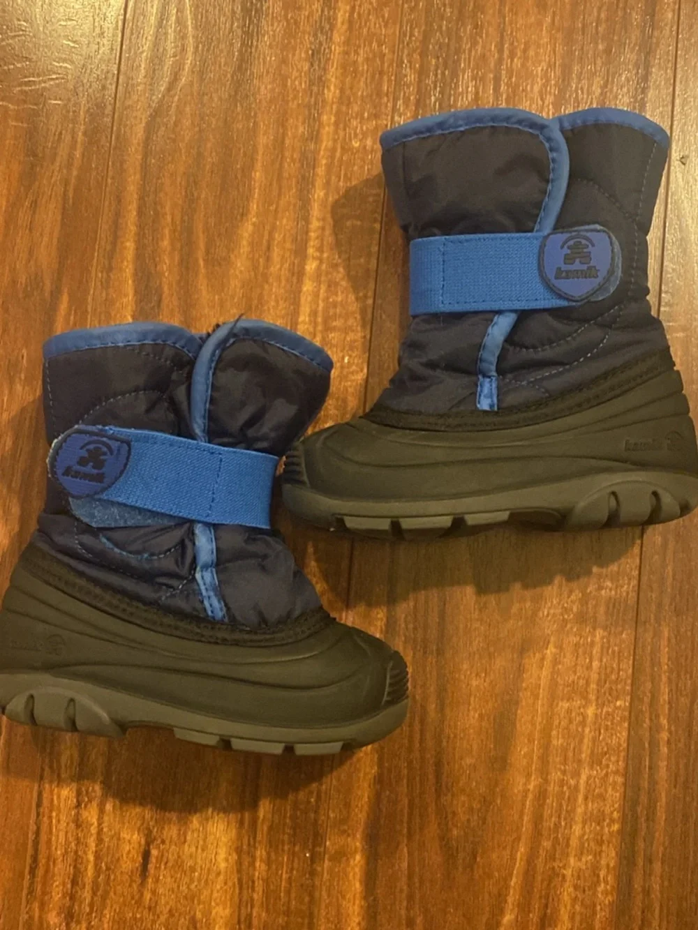 Kamik Kids Blue and Black Insulated Snow Boots with Velcro Strap sz 7